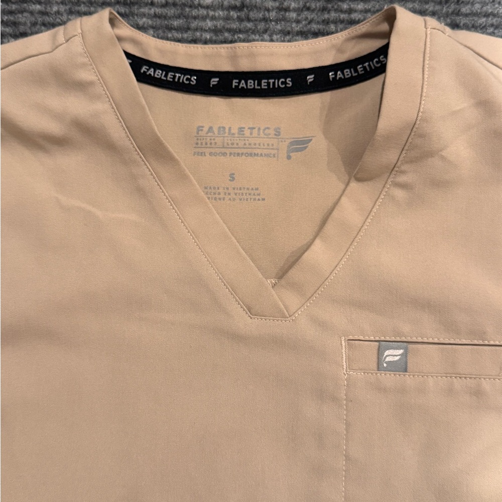Fabletics tan colored women’s scrub top Women’s Small - Picture 2 of 4